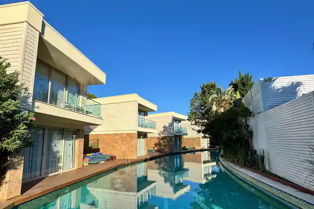 5 Bedroom Detached House With Pool