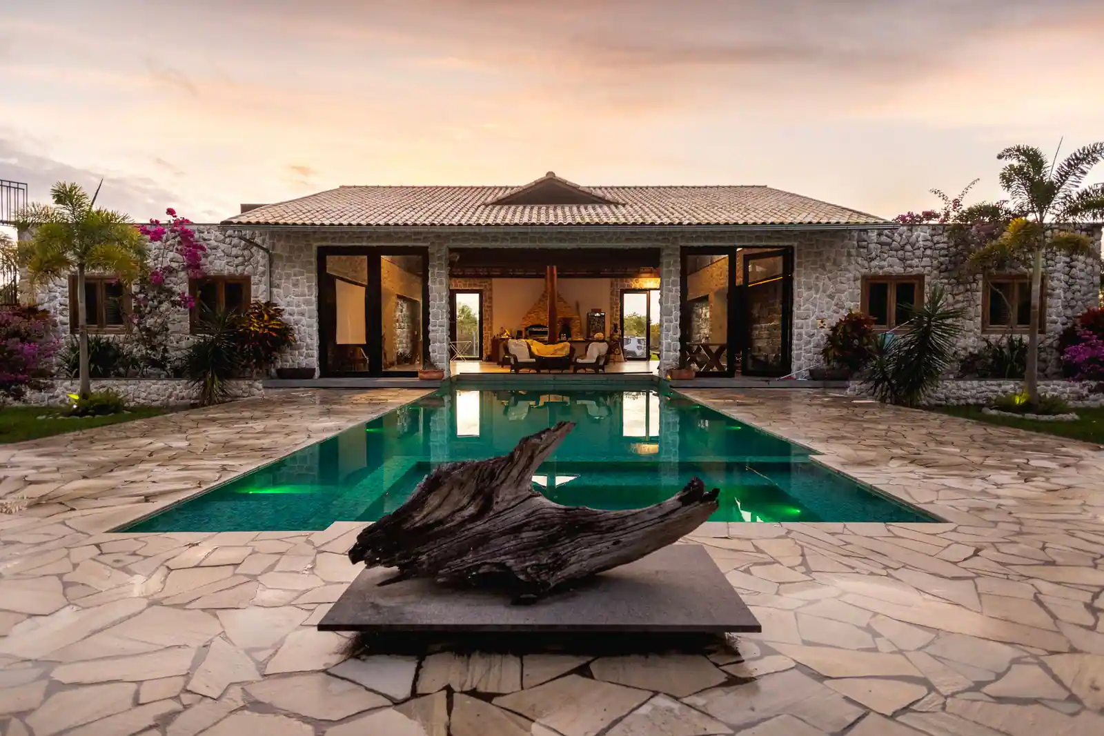 5 Bedroom Villa Shortlet With Pool and Garden