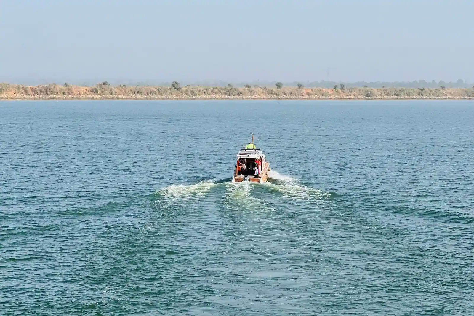 Speedboat for Lagoon Cruises and Beach Trips photo 2